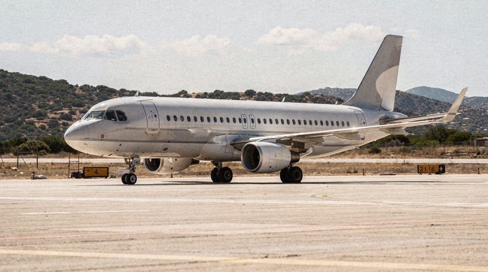Who flies to Sardinia from Europe, and when the routes actually run